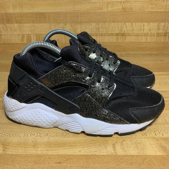 Nike Air Huarache Run SE Black/Gold/ 7Y Women 8.5 Nike Air Huarache Run SE Black/Gold/ 7Y Women 8.5